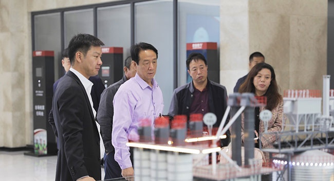 天瑞集團導一行考察時產(chǎn)3000噸骨料生產(chǎn)線