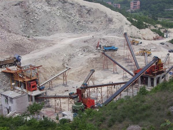 云南采石場(chǎng)