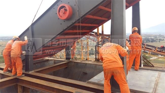 振動(dòng)篩安裝現(xiàn)場(chǎng)