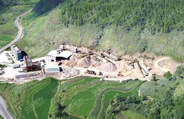 青山環(huán)繞的砂石生產(chǎn)線