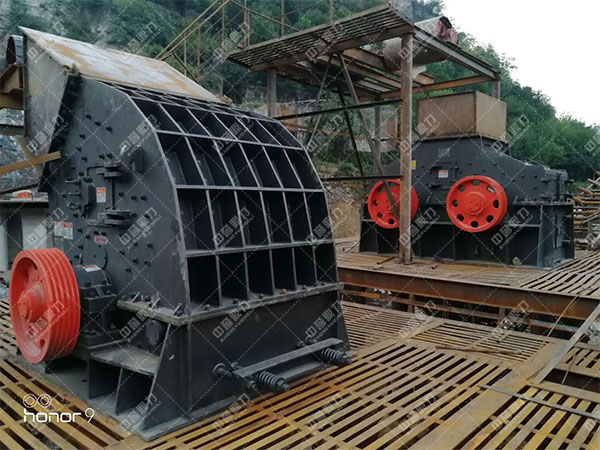 時產(chǎn)400噸錘式碎石機