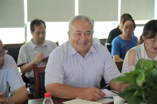 烏茲別克斯坦學(xué)院副院長(zhǎng)