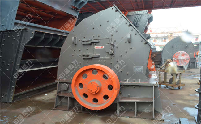 時(shí)產(chǎn)200噸錘式碎石機(jī)